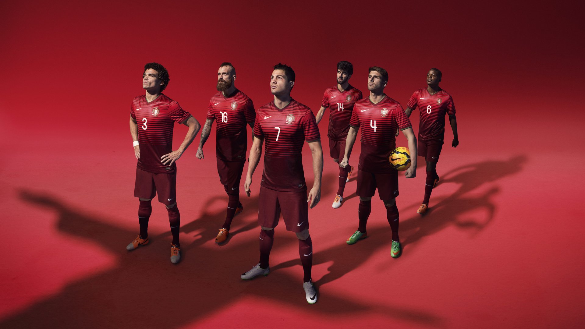 德甲经典对决:霍芬海姆逆转战胜法兰克福,前五名积分差距缩小