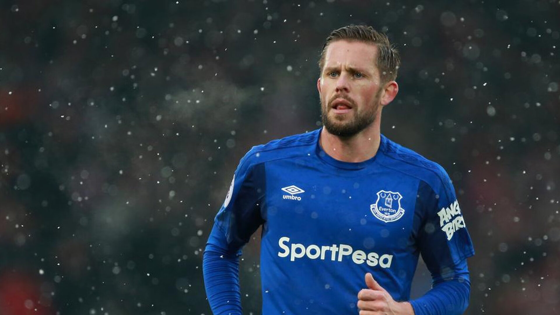 英超边路快攻频频奏效，现象级表现引关注，英超顶级边锋